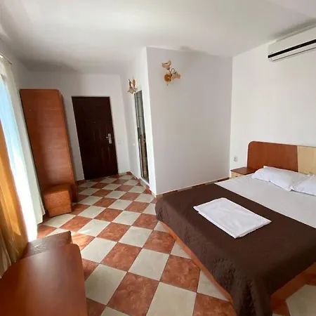 Tropical Pensión Costinesti